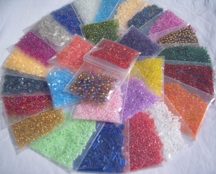 BEADS 17,000 + , 35 DIFFERENT COLOURS. GREAT VALUE